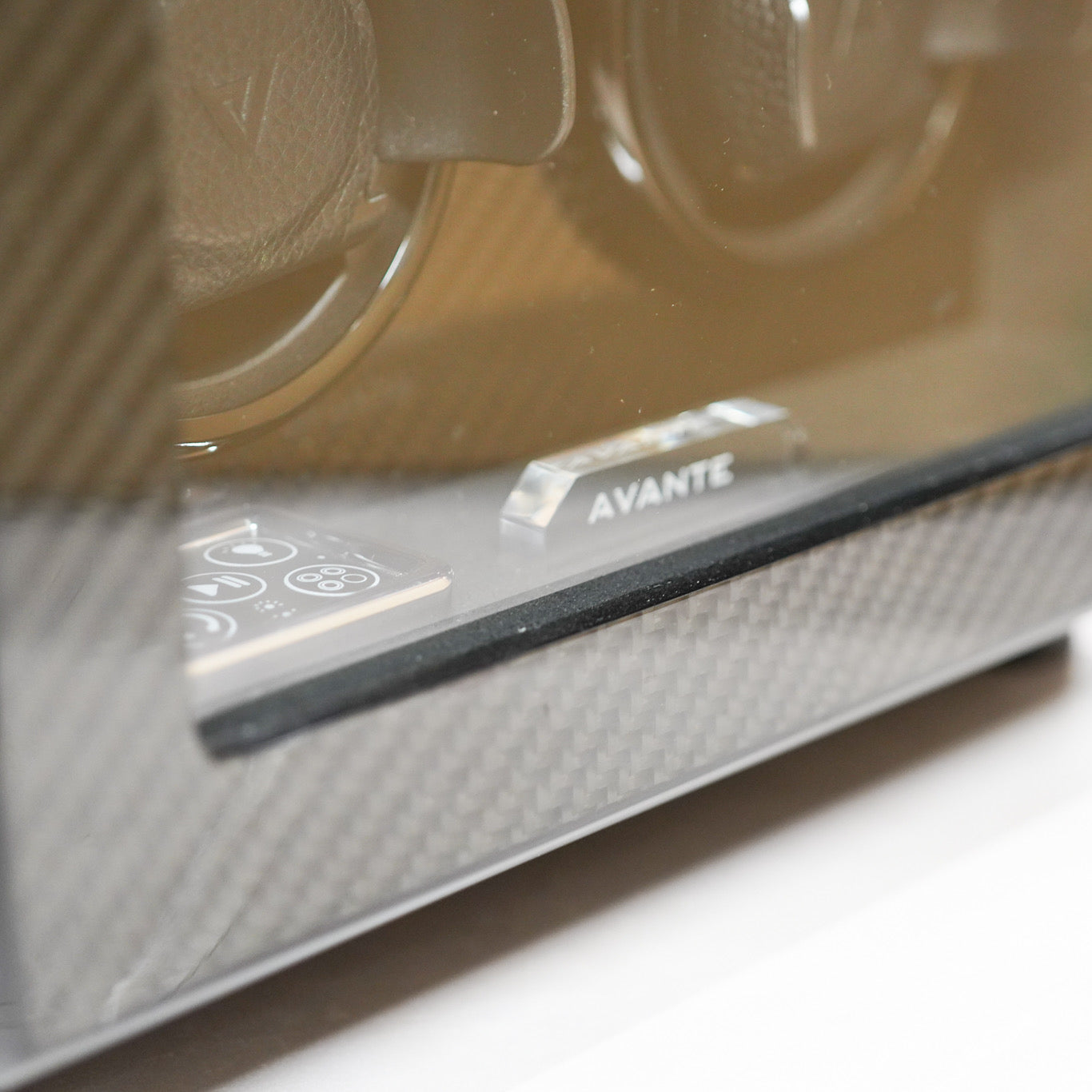 (Avante) Black Finishing in high gloss lacquer with carbon fiber trimmed inlay 2 watch winders